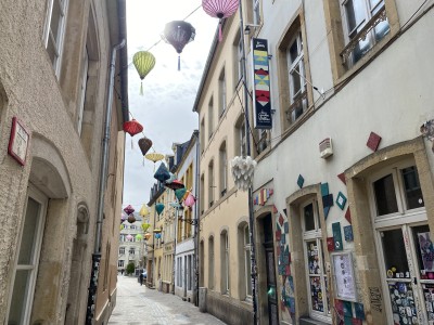 Entdecken Sie Luxemburg mit den praktischen Reiseführern von Visit Luxembourg! 🌍📖