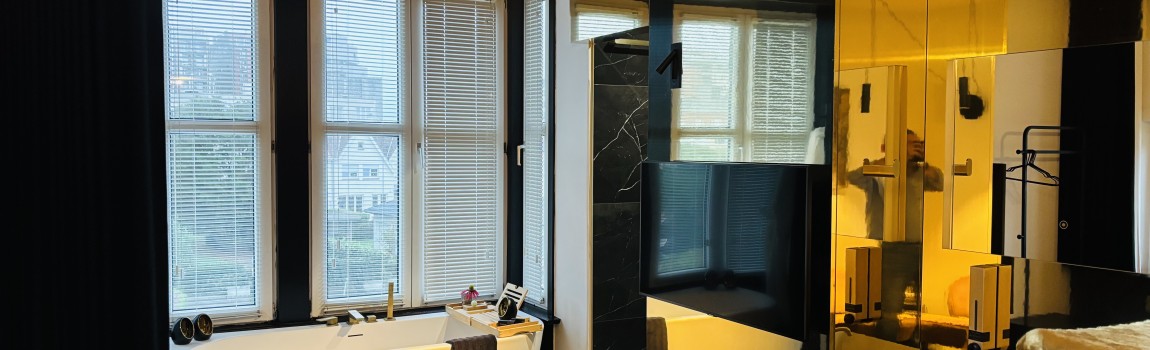 Chambres, petit déjeuner et dîner possibles.