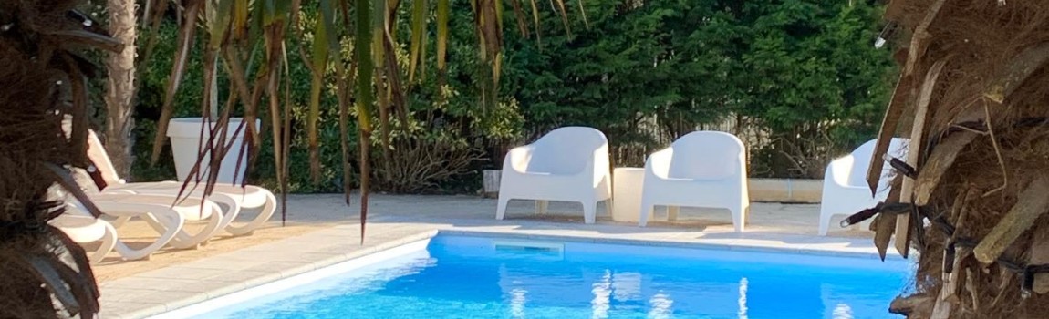 Enjoy a heated swimming pool in a Mediterranean garden!