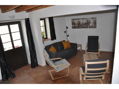 Chalets rénovés et nouveaux meubles de salon...
