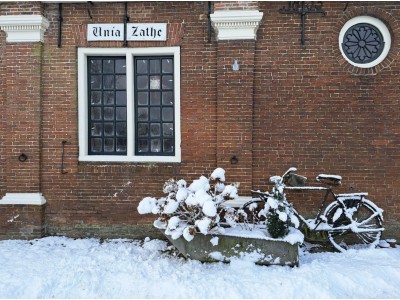 Unia Zathe in de sneeuw