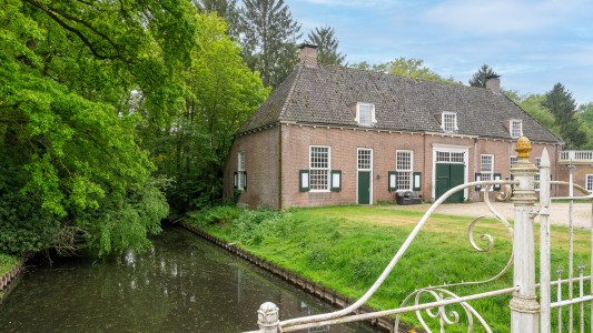 Zwaluwenburg 8 