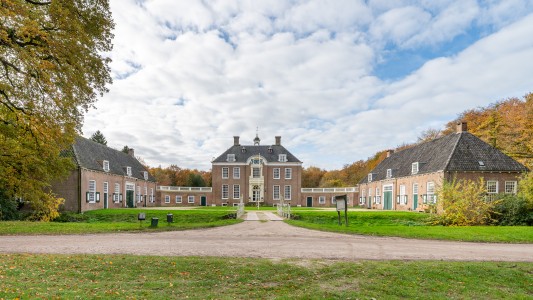 Zwaluwenburg 8 